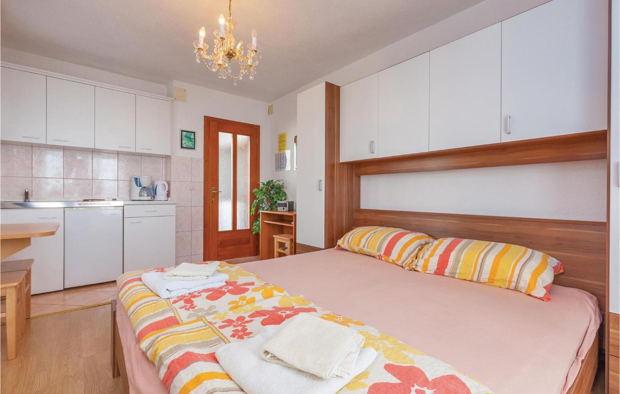 Nice Apartment In Crikvenica With Kitchen المظهر الخارجي الصورة