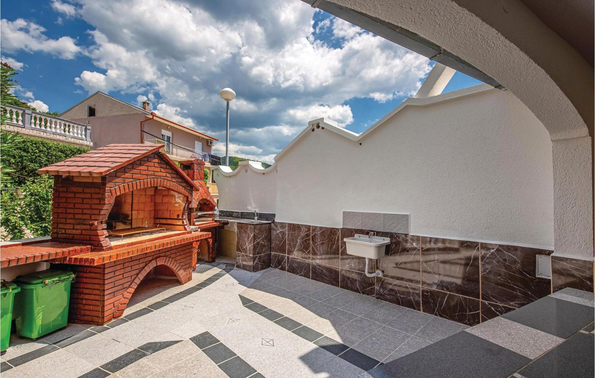 Nice Apartment In Crikvenica With Kitchen المظهر الخارجي الصورة