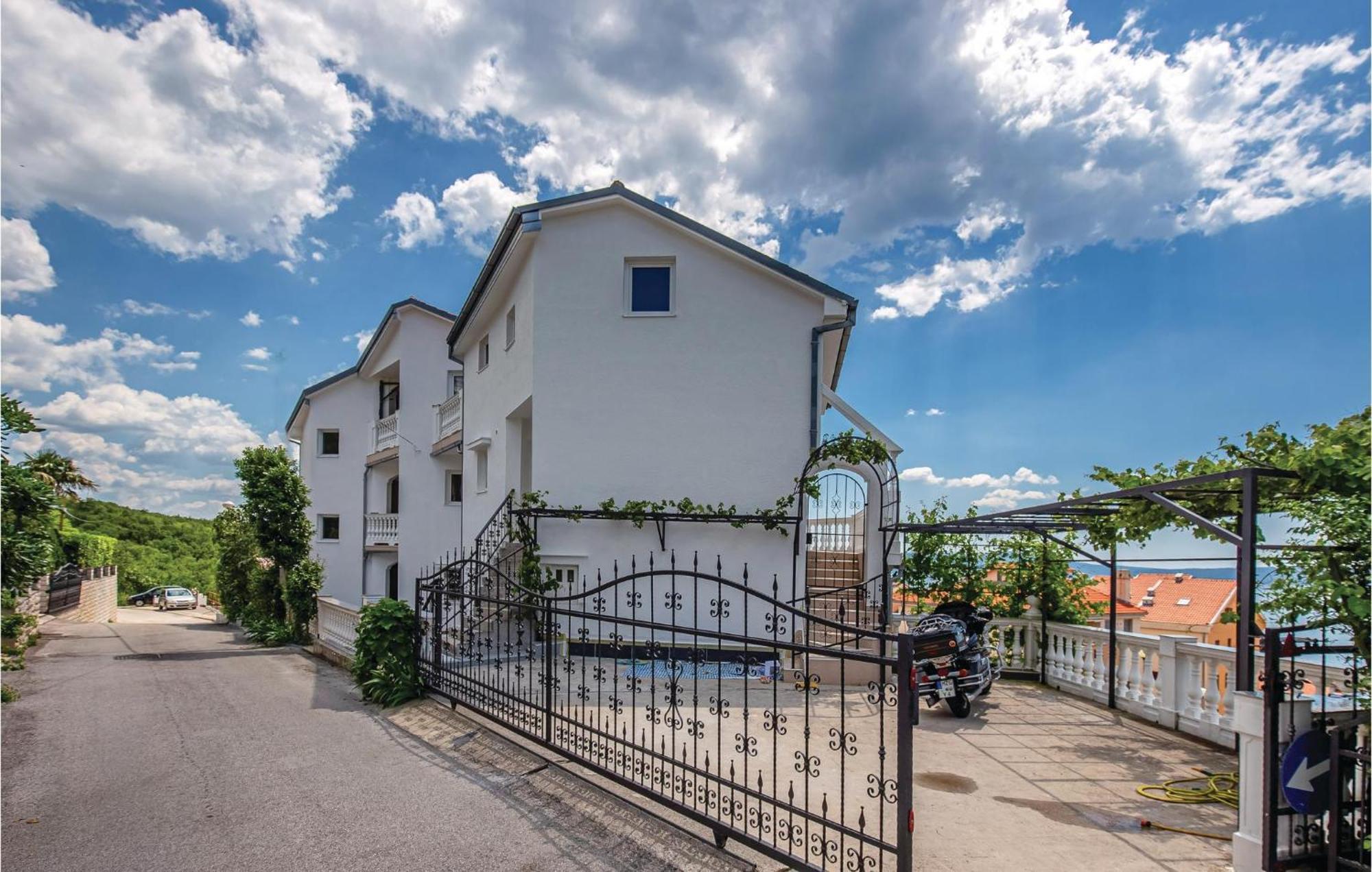 Nice Apartment In Crikvenica With Kitchen المظهر الخارجي الصورة