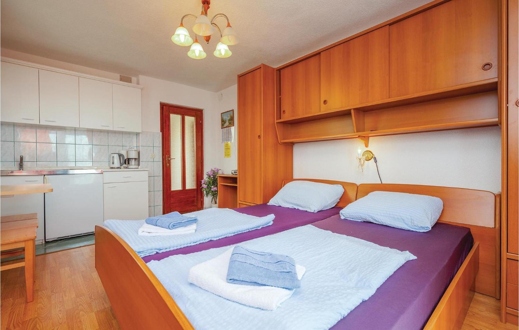 Nice Apartment In Crikvenica With Kitchen المظهر الخارجي الصورة